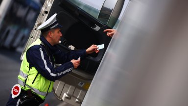 Обир на инкасо автомобил е бил извършен във Враца днес съобщава