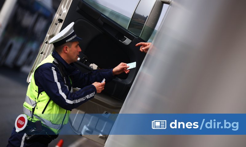 Обир на инкасо автомобил е бил извършен във Враца днес, съобщава