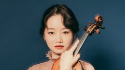 Сензацията в класическата музика Бомсори Ким пристига за концерт със Софийската филхармония