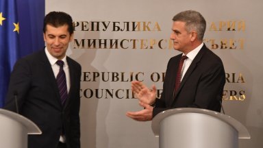 Лидерите на партии от миналия парламент губят доверие но Бойко