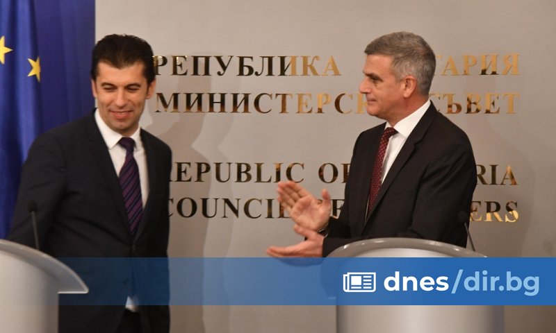 Лидерите на партии от миналия парламент губят доверие, но Бойко