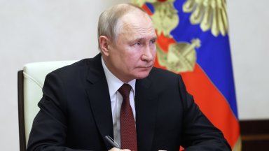Руският президент Владимир Путин използва специално произведен брониран влак за