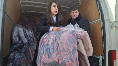 Първата пратка с помощи 450 топли вълнени одеяла закупени