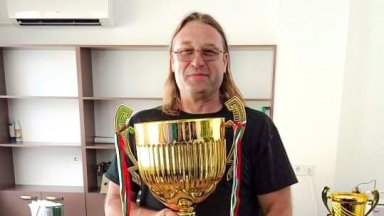 Собственикът на футболния Пирин Пол Белогур дари акциите си на общината