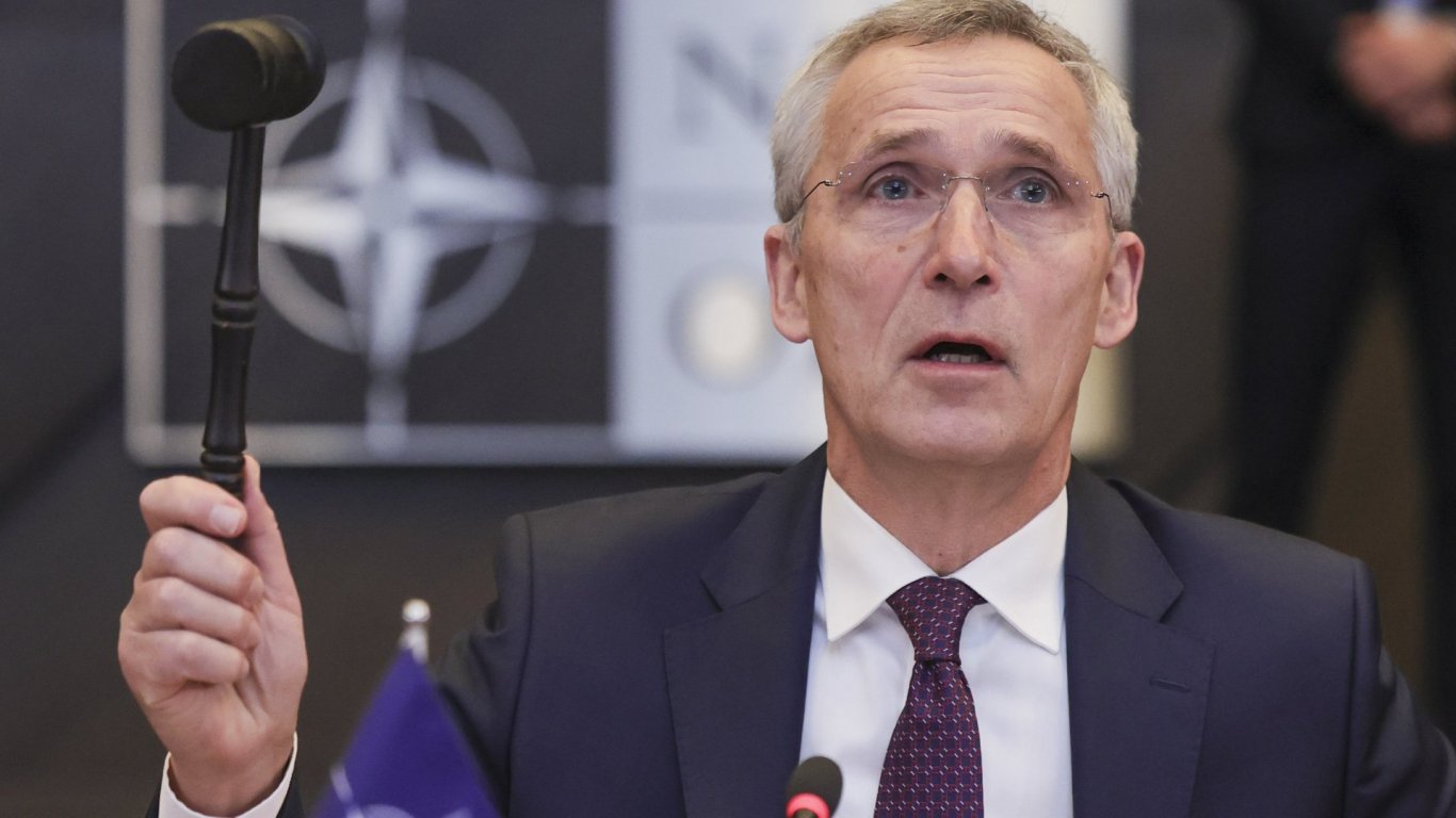  Йенс Столтенберг, общоприет секретар на НАТО по време на съвещанието на министрите на защитата в Брюксел 