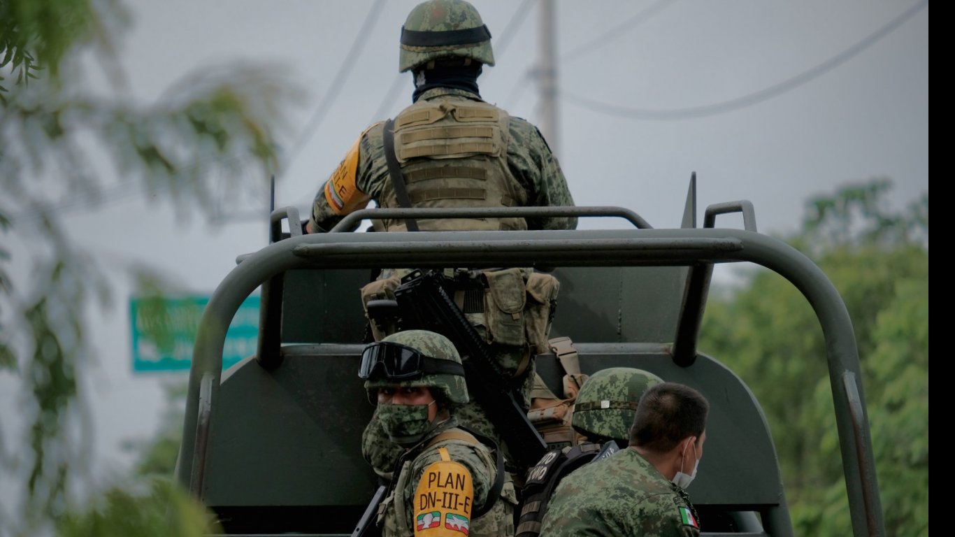 Мексиканската армия разби най-голямата лаборатория за синтетична дрога, откривана досега