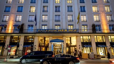 Водещи политици военни и дипломати от целия свят се събират