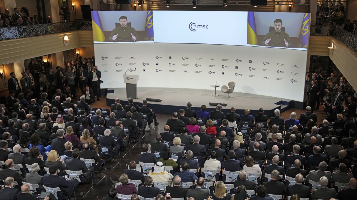 На конференцията в Мюнхен Западът потвърди, че още дълго ще въоръжава Киев