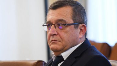 Министър Пенов обясни че общото средно увеличение на таксите в