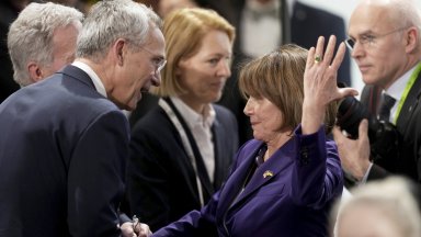 Ръководителят на НАТО Йенс Столтенберг призова днес да се даде