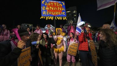 Петима души загинаха при израелски въздушни удари срещу жилищен район