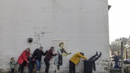 Снимки на Седмицата: Къде е фризерът на Banksy?