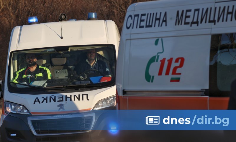 Общо 10 души, сред които четири деца, са приети в