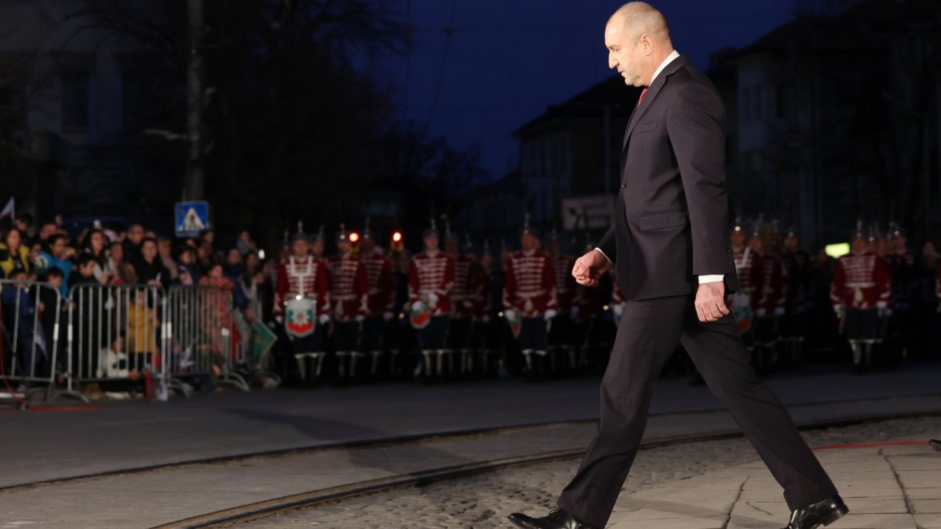Радев: България преживя възход, терор, триумфи и крушения, но почитта към Левски остана 