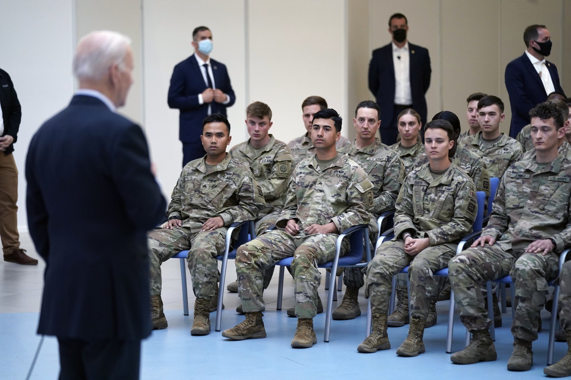 Джо Байдън пред американски войници при посещението си в Полша на 25 март 2022 г.