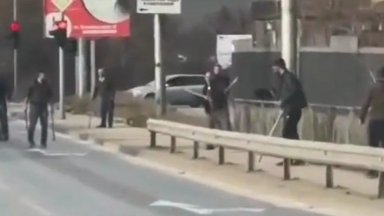 Четирима души са задържани а петима са обявени за общодържавно