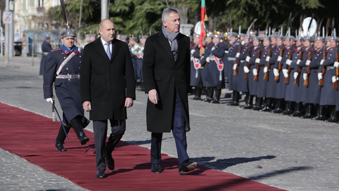 Радев посрещна с официална церемония президента на Черна гора Мило Джуканович (снимки)