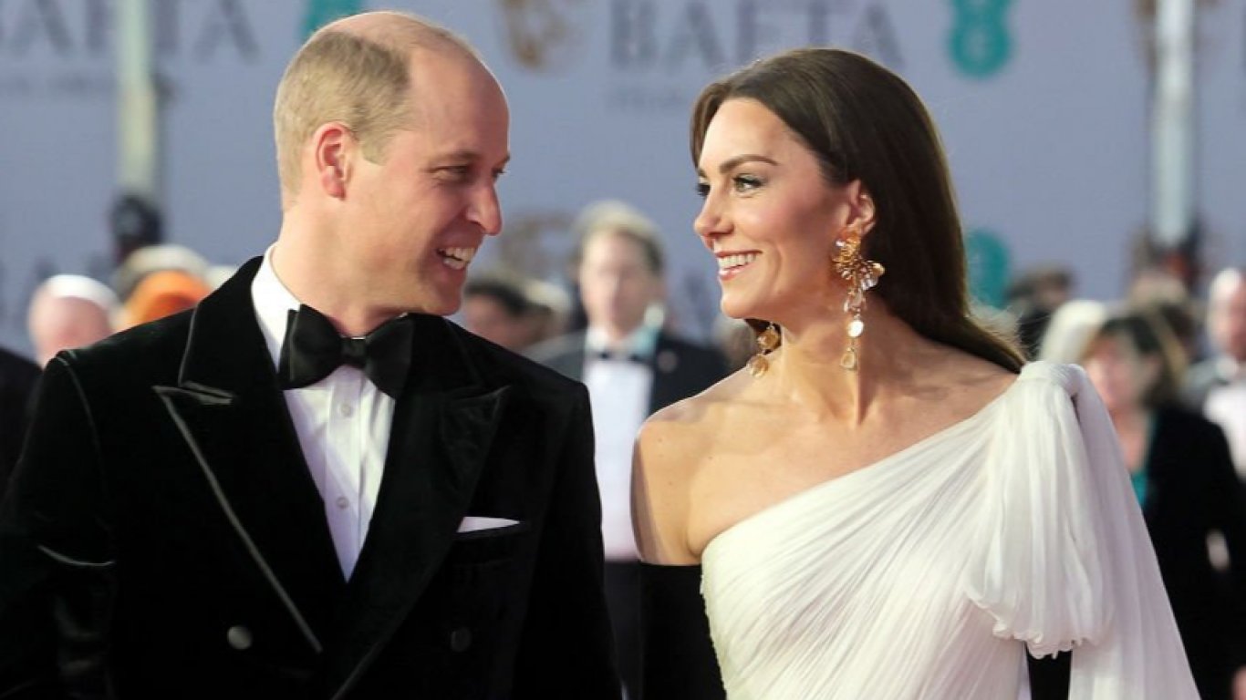 Палава закачка: Кейт разчупи кралския етикет с неочакван жест (видео) 