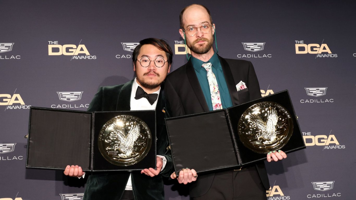 Създателите на "Всичко навсякъде наведнъж" триумфираха на наградите на американската Гилдия на режисьорите