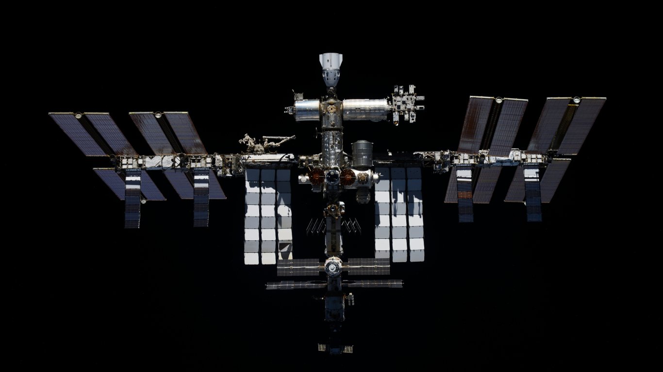 Проблеми по новата космическа капсула на "Боинг" забавят връщането на астронавтите на НАСА у дома