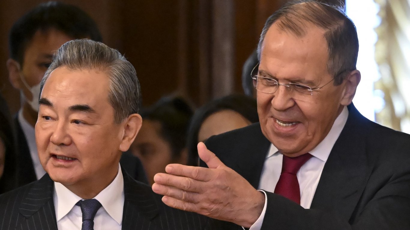 След срещата Ван И - Лавров: Китай и Русия демонстрираха единство