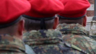 По 5 часа годишно военно обучение да имат учениците в