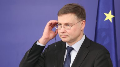 Еврокомисарят по икономическите въпроси Валдис Домбровскис и датската министърка по