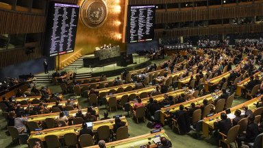 В приетата днес резолюция се отправя призив към Москва да