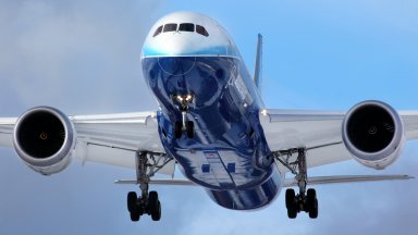 "Боинг" спира временно доставките на модела 787 "Дриймлайнер" заради проблеми с корпуса