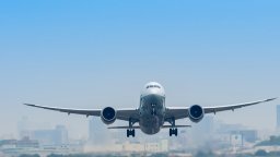 Нов инцидент със самолет на Boeing (видео)