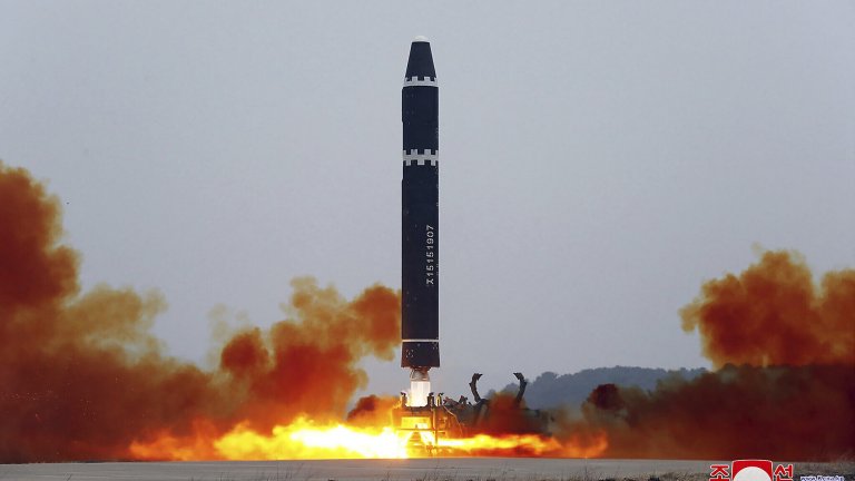 Северна Корея публикува видео на ракета с обсег до САЩ
