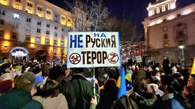 Шествие в подкрепа на Украйна поиска импийчмънт на Радев и отзоваване на руския посланик 