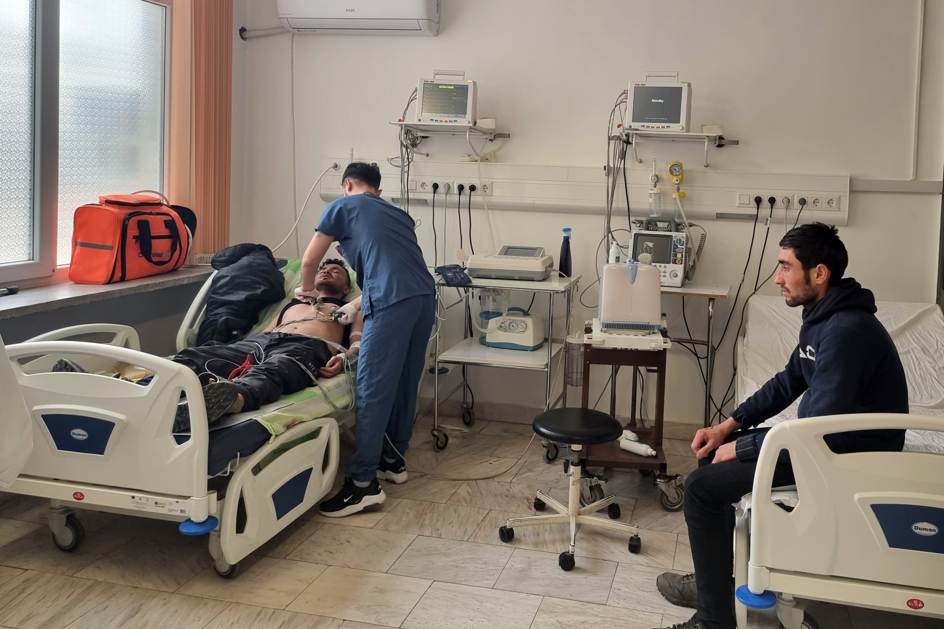 Нелегални мигранти в болницата в Стара Загора