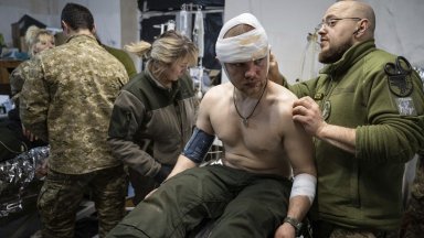 Президентът на Украйна Володимир Зеленски съобщи че е освободил командира