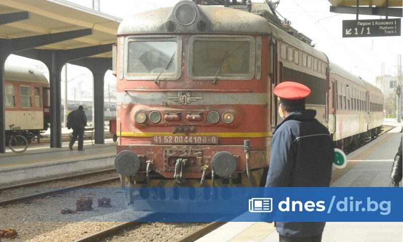 Движението на влаковете от Централна гара в София е с