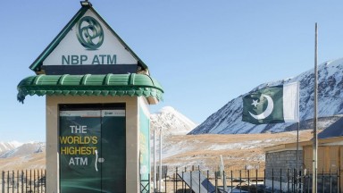 Любопитната история на най-високо разположения банкомат в света