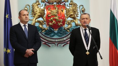 Президентът Румен Радев връчи орден Мадарски конник първа степен