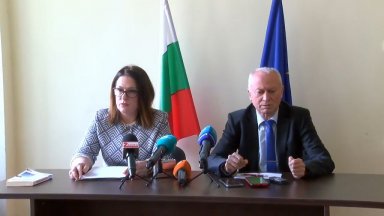 Общо 46 души са пътували в товарния микробус с мигранти