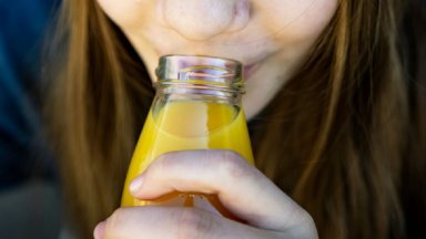 8 годишно дете е получило вътрешни изгаряния след като пило бутилиран плодов сок