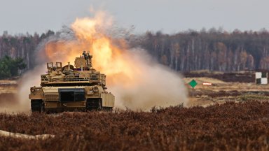 "Ню Йорк Таймс": Имат ли танковете място във войната през XXI век?