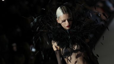 "Dolce & Gabbana" облякоха женската чувственост в черно (снимки)
