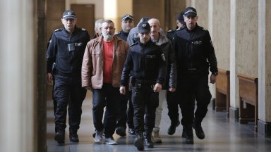 Четирима от шестимата обвиняеми за случая с камиона в който