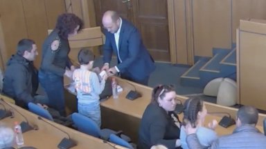 Председателят на Столичния общински съвет Георги Георгиев връчи първите пет