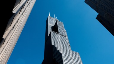 За първи път - най-високата сграда в Чикаго ще свети в цветовете на българския трибагреник