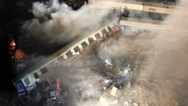 Десетки жертви при сблъсък на два влака в Гърция (видео/снимки)