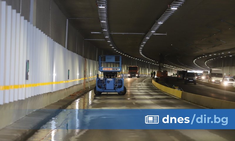 Движението в тръбата за Кулата на тунел Люлин на автомагистрала