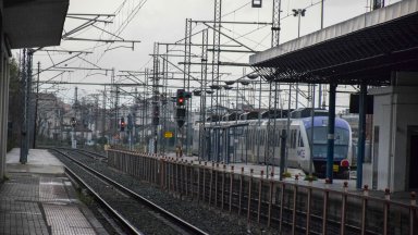 Влаковите превози бяха възобновени частично днес в Гърция за първи