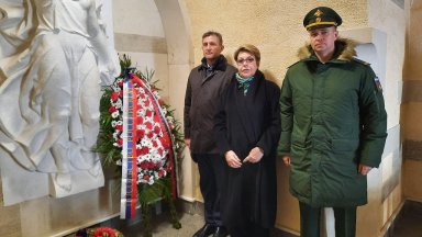 Руската посланичка у нас Елеонора Митрофанова посети Паметника на свободата