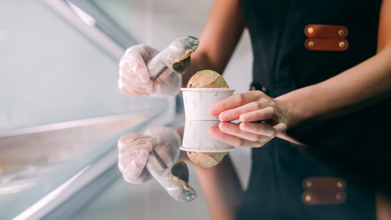 Инспектори по храните стартират извънредни проверки на търговците на сладолед