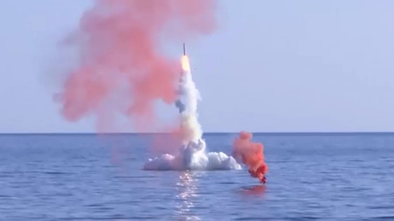 Русия изстреля ракета "Калибър" от подводница в Японско море (видео)